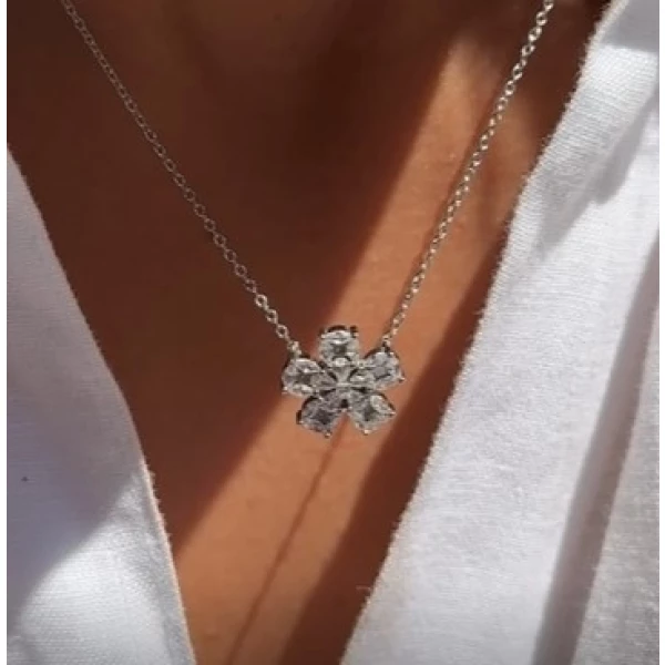 Colar Flor de Zircônias