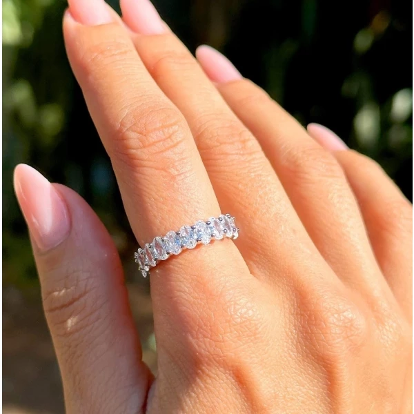 Aliança Inteira de Cristais Ovais