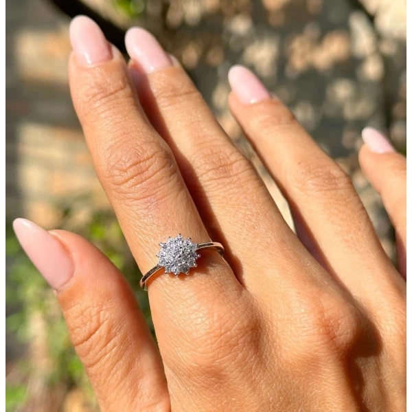 Anel Solitário Floco de Brilhantes